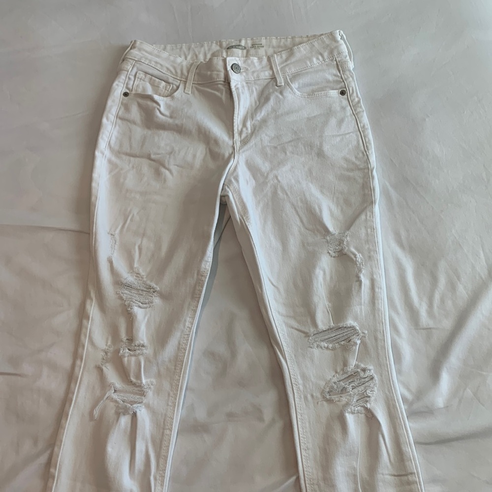Old Navy Size 6 White Distressed Jeans. Rockstar Super Skinny Mid-rise.